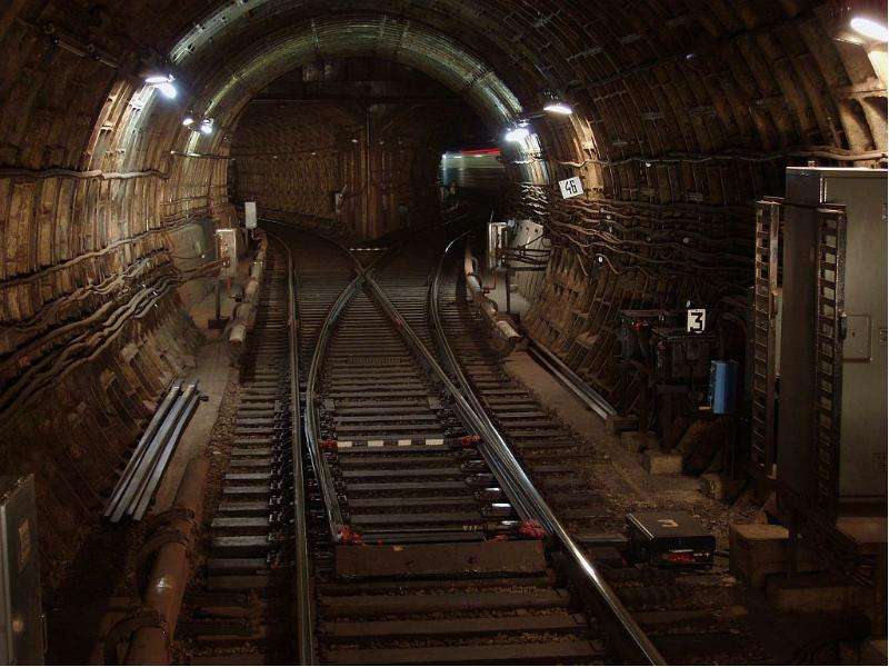 Тайна подземного метро…  Тайна подземного метро, слайд №3