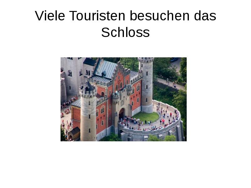 Viele Touristen besuchen das Schloss